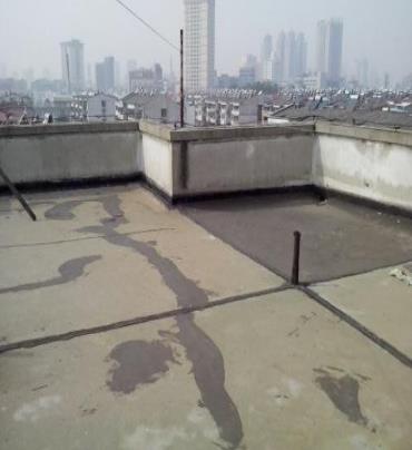 西平漏水维修 楼顶漏水是什么原因，楼顶漏水维修方法是什么?